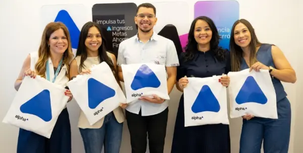 Colaboradores de Alpha, durante el encuentro.