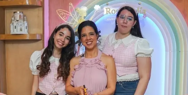 Rosy Badía junto a sus hijas Alina y Alanna Rodríguez.