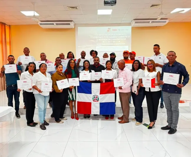 Miembros participaron en la certificación.