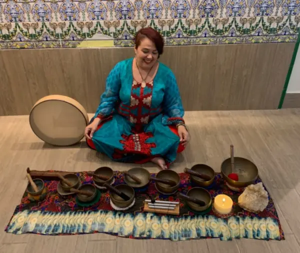 Eyra Peralta en una de sus sesiones holísticas.