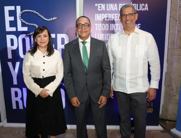 Julissa Almonte, Víctor Bautista y Augusto Ramírez.,p01
