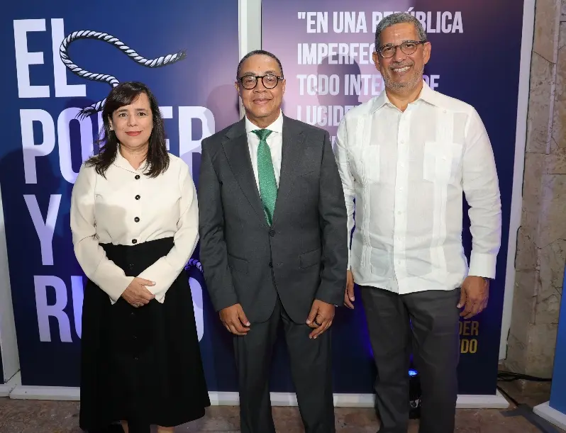 Julissa Almonte, Víctor Bautista y Augusto Ramírez.,p01