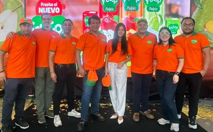 Ejecutivos de Industrias San Miguel (ISM) durante el lanzamiento.