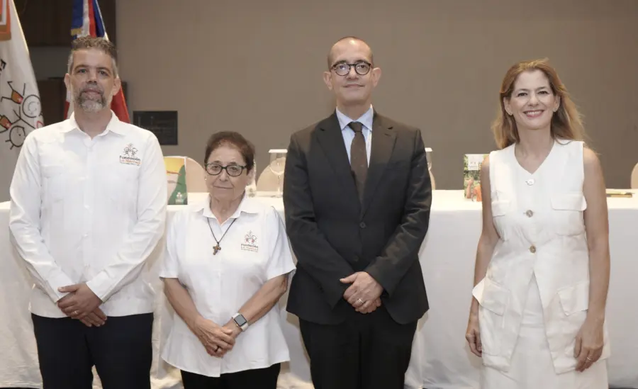 Alberto Jiménez Caballero, sor María del Pilar, Natalia Federighi de Cuello e Ignacio Peñalver.