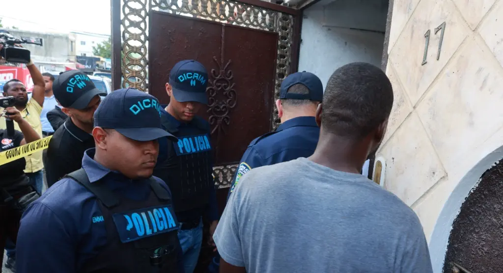 Entre sangre y ropa tirada: la escena encontrada en casa Julián Oro Duro