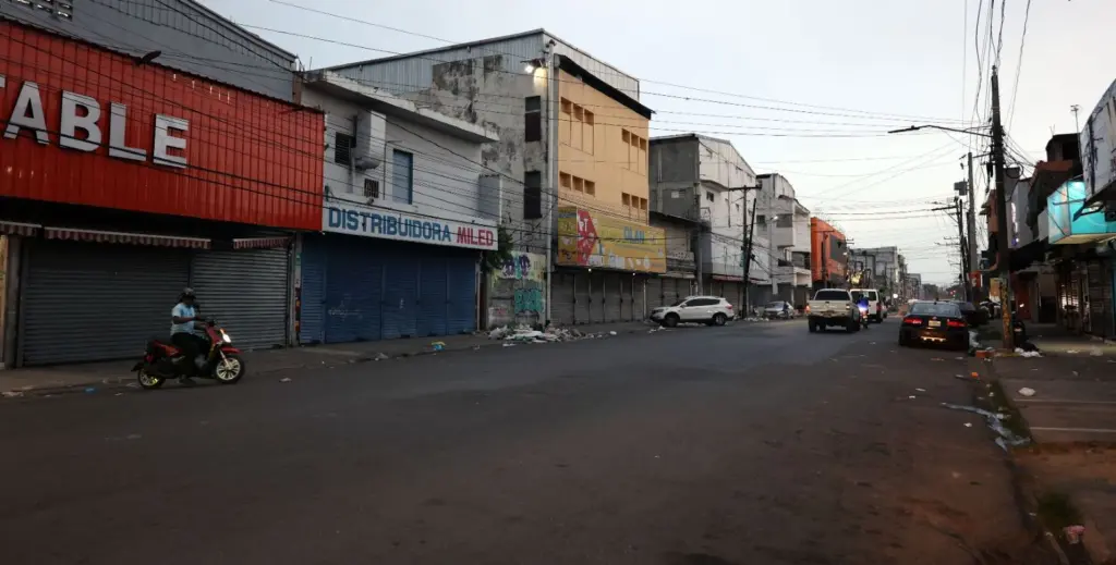 Comercios de chinos se han "tragado" los de dominicanos; solo quedan 7 en la Duarte