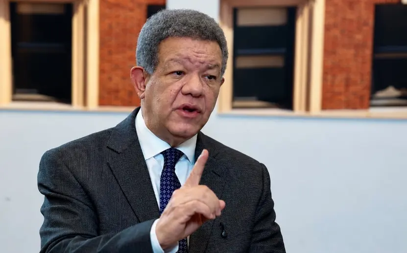 Leonel Fernández durante una entrevista a Telemundo.