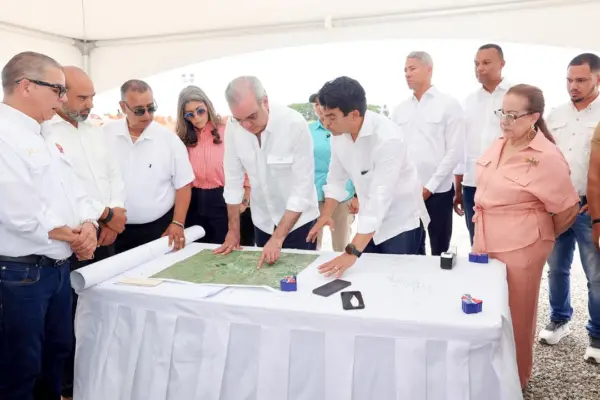 Abinader supervisa obras en el Cibao