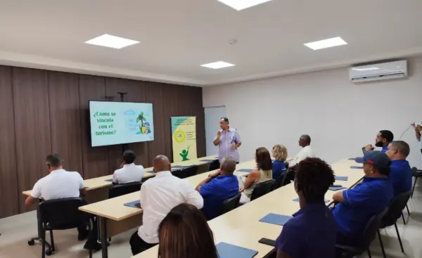 Andrés Fernández, presidente de la AHRB y del CTRB, durante una charla.