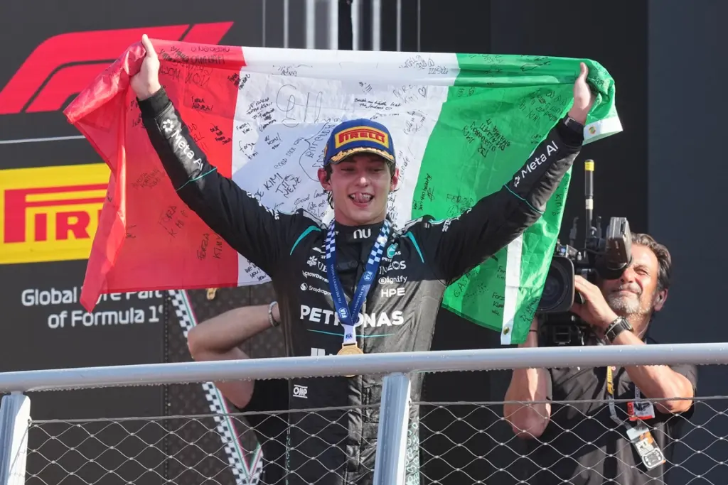 Kimi Antonelli gana dominantemente el Gran Premio de Estados Unidos y aprieta su control sobre la histórica lucha por el título de F1