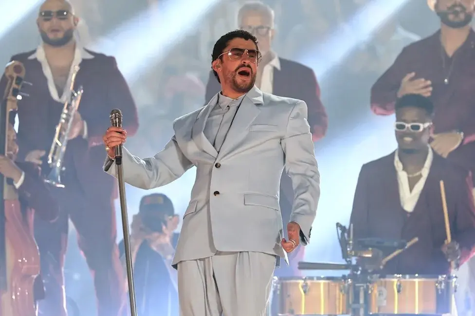 Bad Bunny continúa batiendo récords, 7 Emmy Awards por su show de la Super Bowl