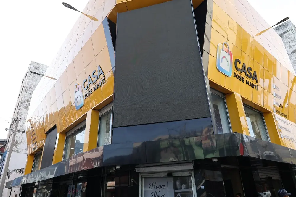 Los pocos comerciantes dominicanos que quedan en la Duarte cuentan cómo han logrado sobrevivir