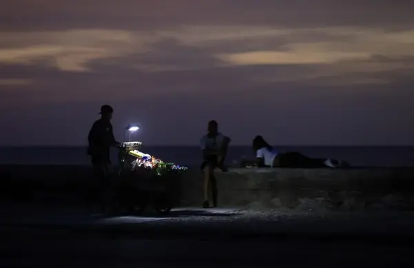 Cuba conecta todas las provincias a la red eléctrica tras el octavo apagón general del año