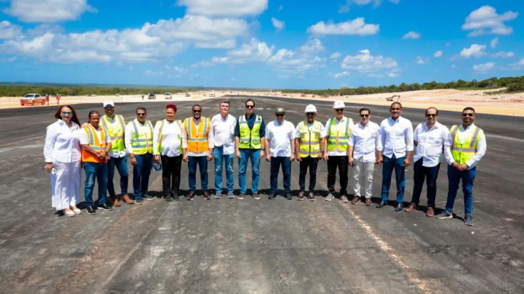 Así van los trabajos de construcción del aeropuerto Cabo Rojo en Oviedo, Pedernales