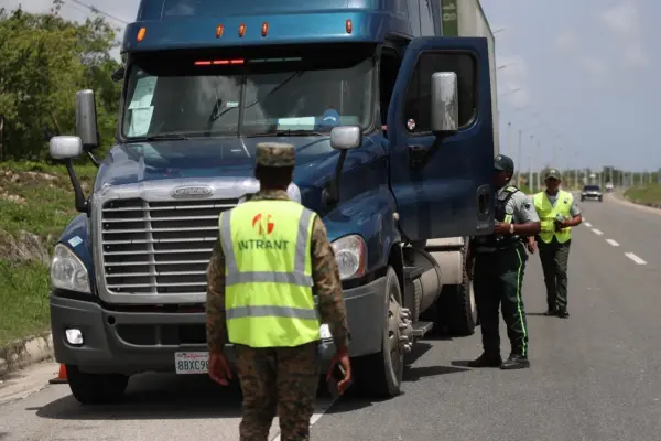Camion detenido por intrant….