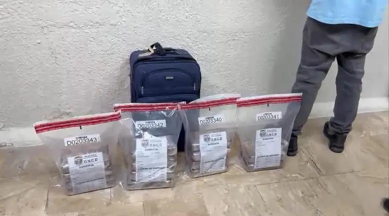 Canadiense intentó viajar a Londres con 14 paquetes de cocaína