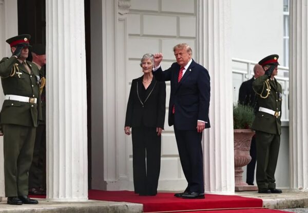 Catherine Connolly, recibió este sábado en Dublín a Donald Trump…
