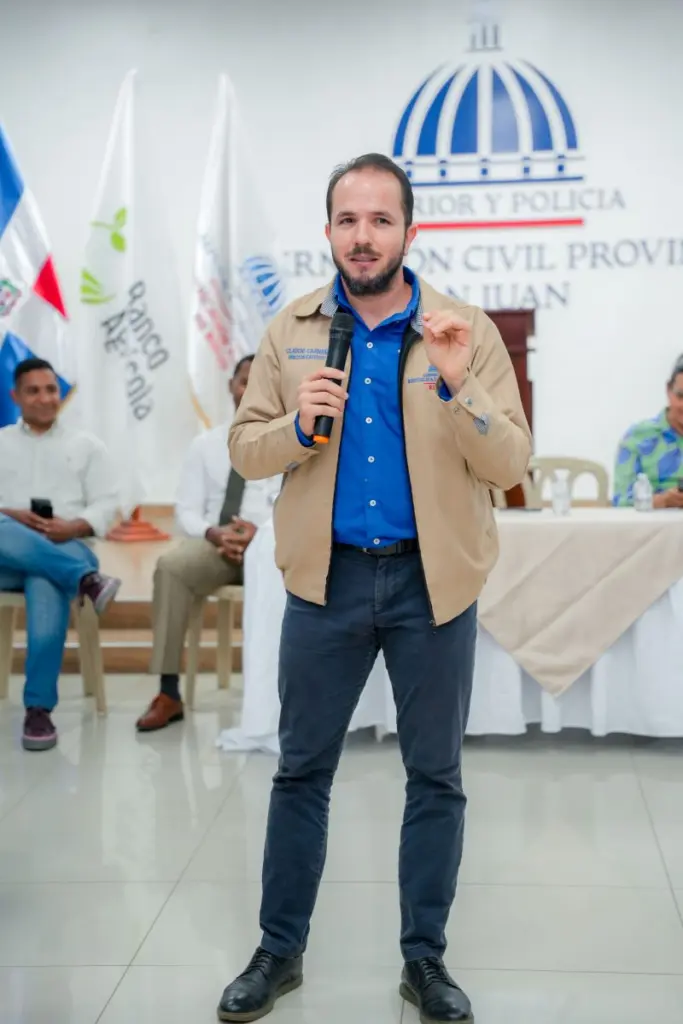 Tecnificación de riego facilita el ahorro de agua y el uso de energía sola