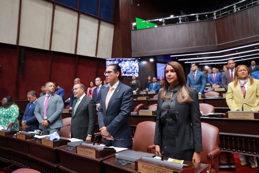 Diputados aprueban proyecto de ley que obliga a impartir en las escuelas la materia de moral y cívica