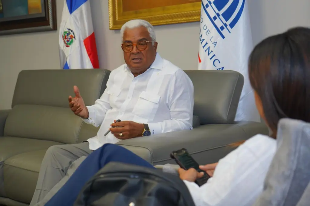 Director de Bienes Nacionales explicó que unos 350 mil títulos de propiedad antiguos serán liberados del cintillo intransferible.