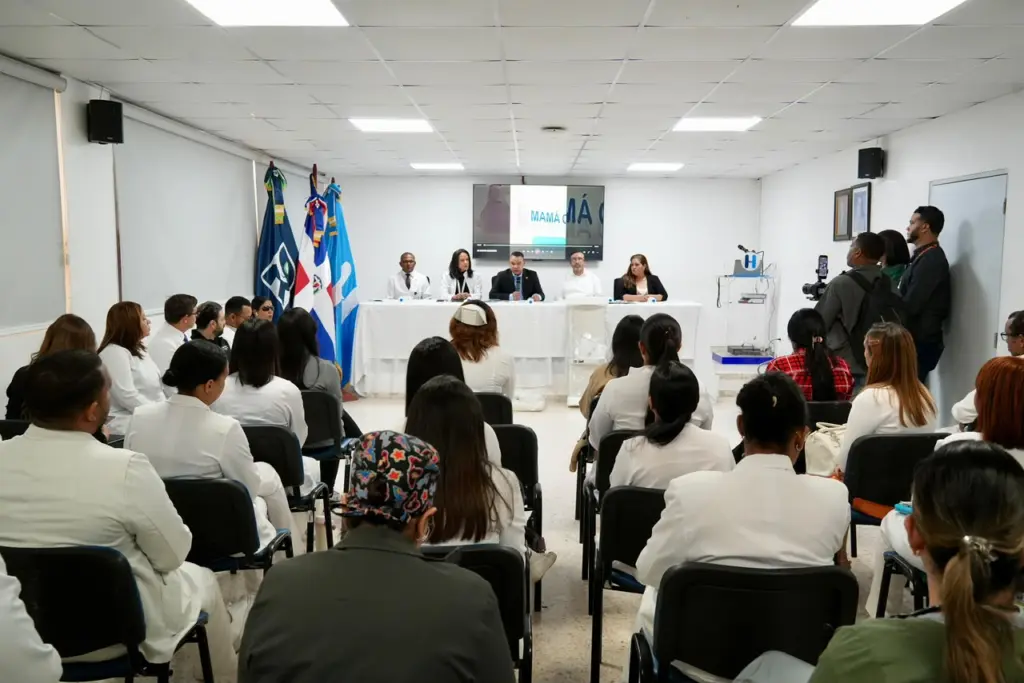 Director del SNS, Julio Landrón, encabezó actividad del Programa Mamá Canguro.