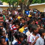 Edeeste dona útiles escolares a 200 niños en Miches como parte de su compromiso con las comunidades