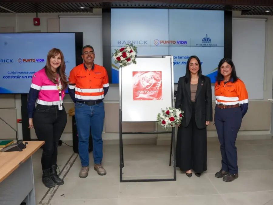 Faride Raful y Gisselle Valera encabezaron el acto.
