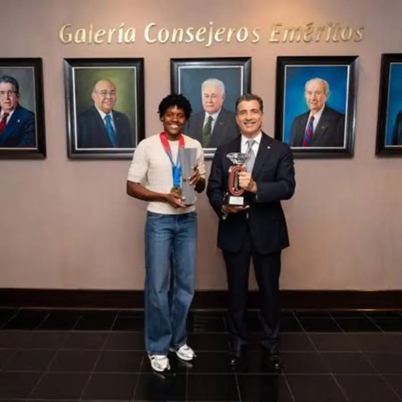 Marileidy Paulino junto a  Christopher Paniagua