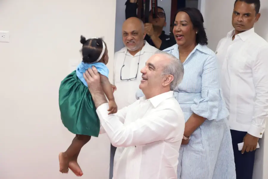 El centro fue inaugurado por el presidente Luis Abiander.