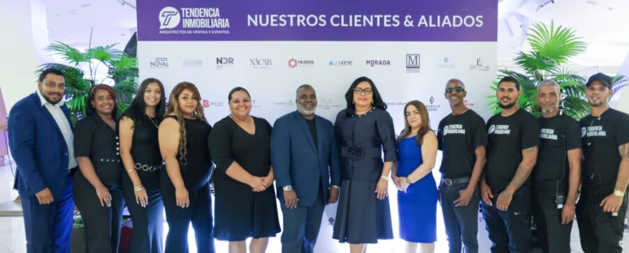 Ejecutivos de la empresa en el encuentro.
