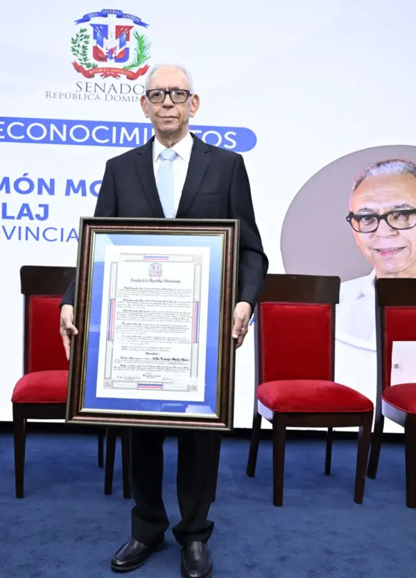 Senado reconoce trayectoria de Elbi Morla, pionero de la endocrinología pediátrica en RD