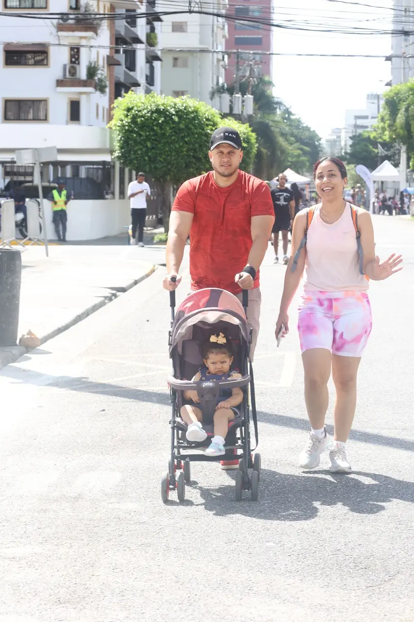 Familias pudieron disfrutar de más de un kilómetro de espacio para caminar y hacer actividades recreativas. José Francisco.