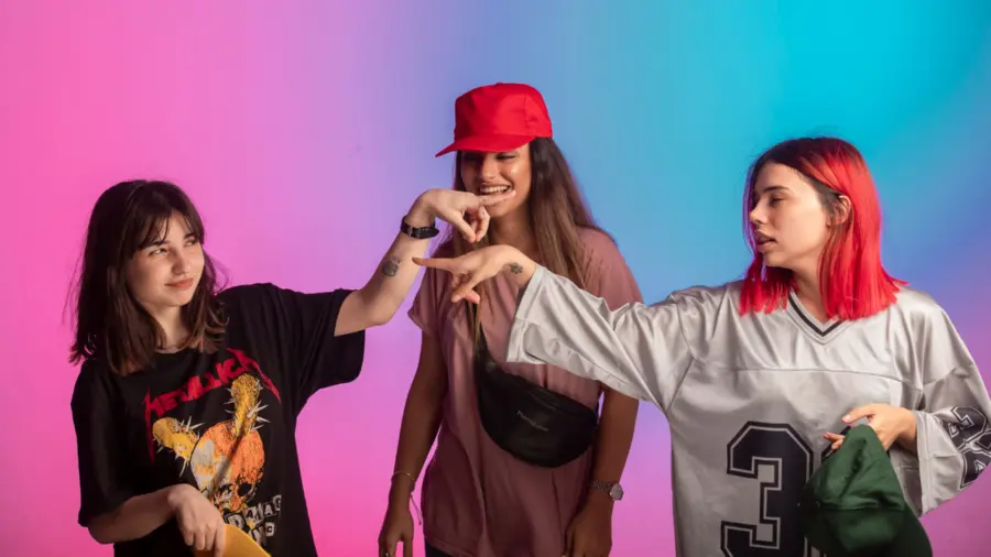 'Farmear aura' expone la privacidad de los adolescentes en redes sociales