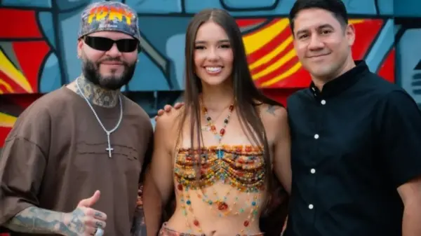 Farruko firma a la colombiana Ivana