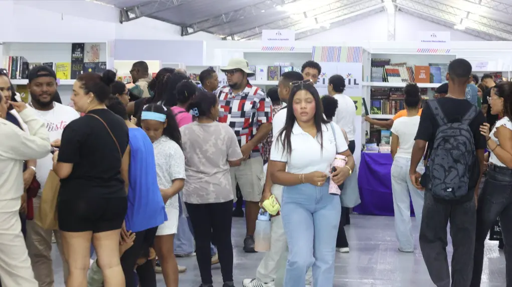 Visitantes de la Feria del Libro expresan satisfacción y exhortan a la sociedad a acudir al evento