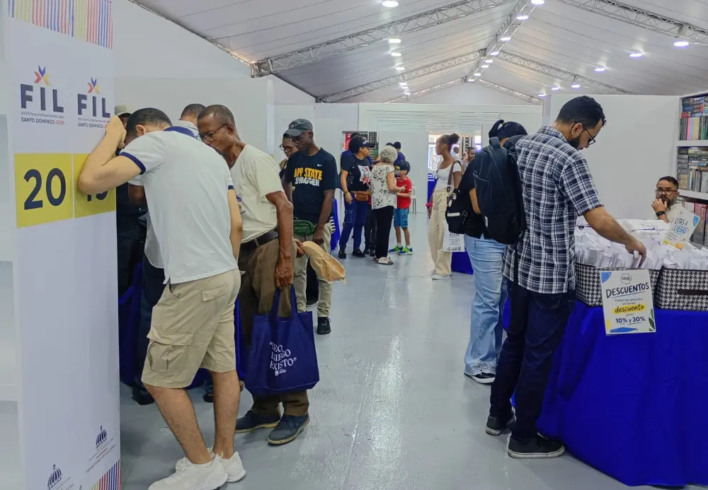 Feria del Libro 2026 comienza a recibir asistentes.