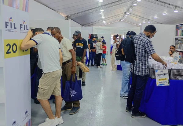 Feria del Libro 2026 comienza a recibir asistentes.