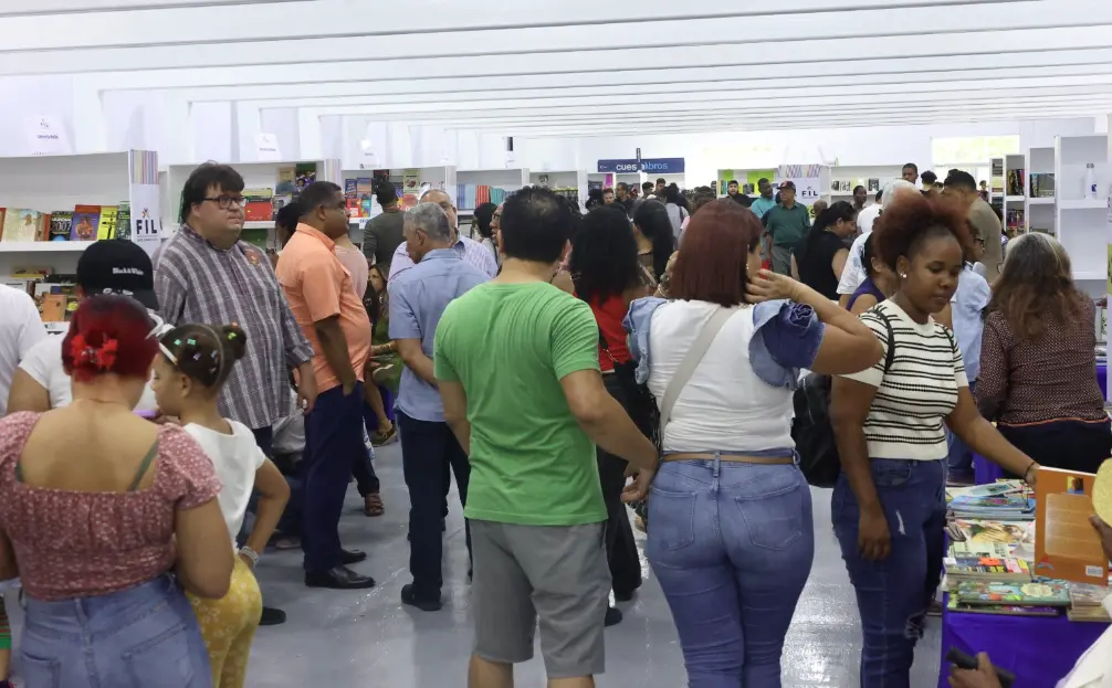 Visitantes de la Feria del Libro expresan satisfacción y exhortan a la sociedad a acudir al evento