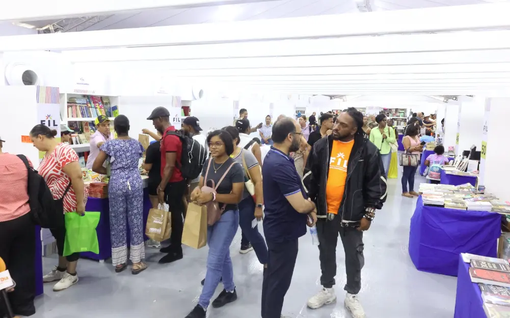 Visitantes de la Feria del Libro expresan satisfacción y exhortan a la sociedad a acudir al evento