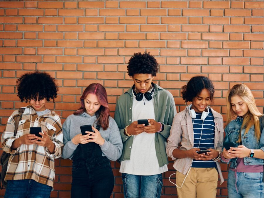 Generacion-conectada-como-los-adolescentes-interactuan-con-las-redes-sociales