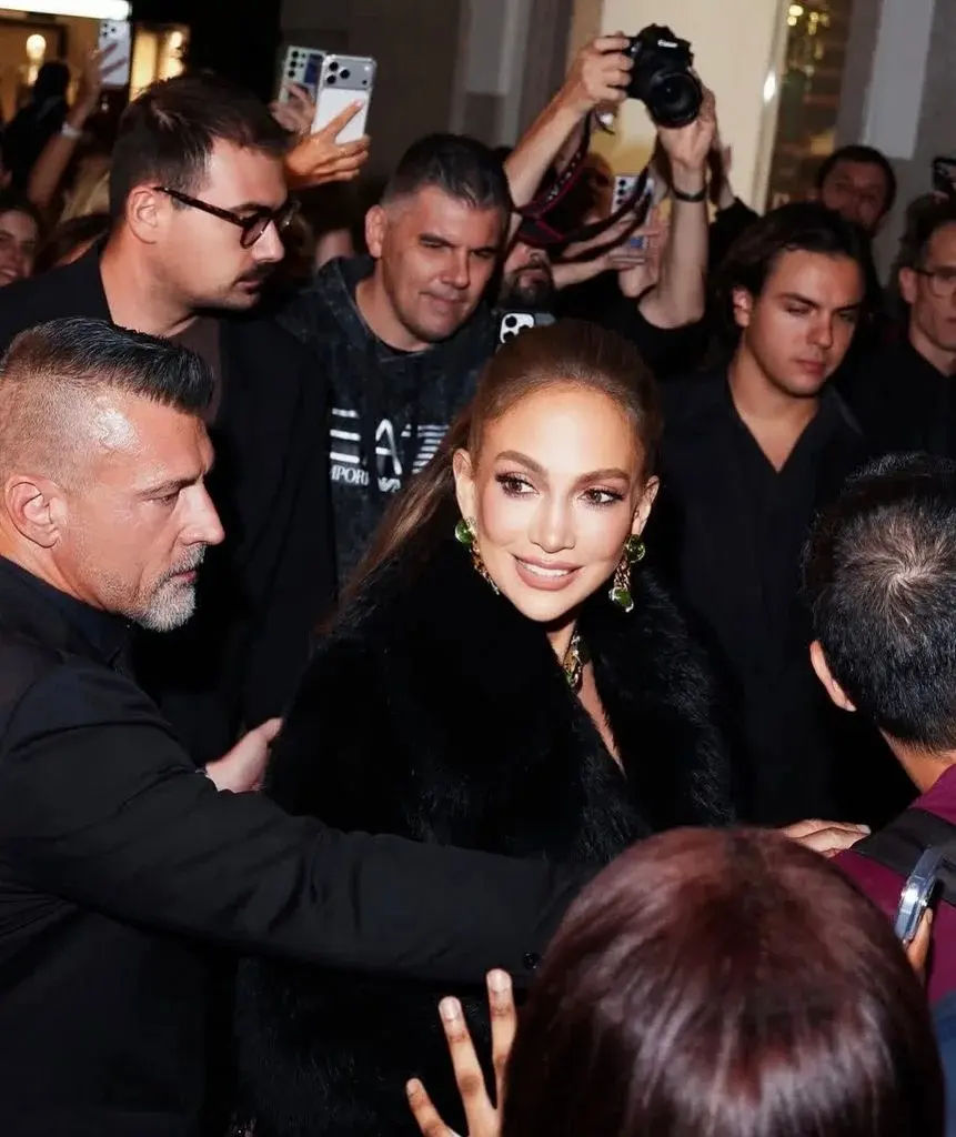Así es el guardaespaldas de Jennifer Lopez que se ha hecho viral y le dicen: "¡Cásate con él!"