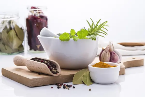 Seis especias que pueden dar más sabor a las comidas sin agregar tanta sal