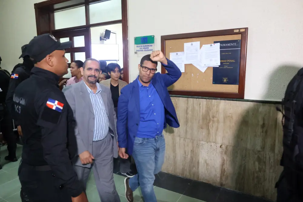 Implicado en Caso Senasa 2.0 celebra decision del Juez a su salida de la sala de audiencia. Olga Vergés.