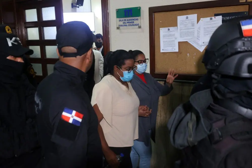 Implicados en Caso Senasa a la salida de la sala de audiencia. Olga Vergés