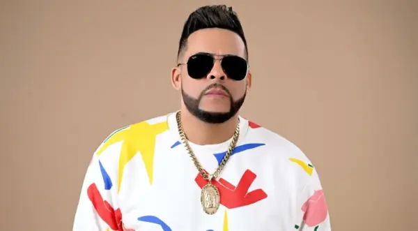 Julian Oro duro intérprete de meregue.