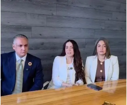 Karen y sus abogados