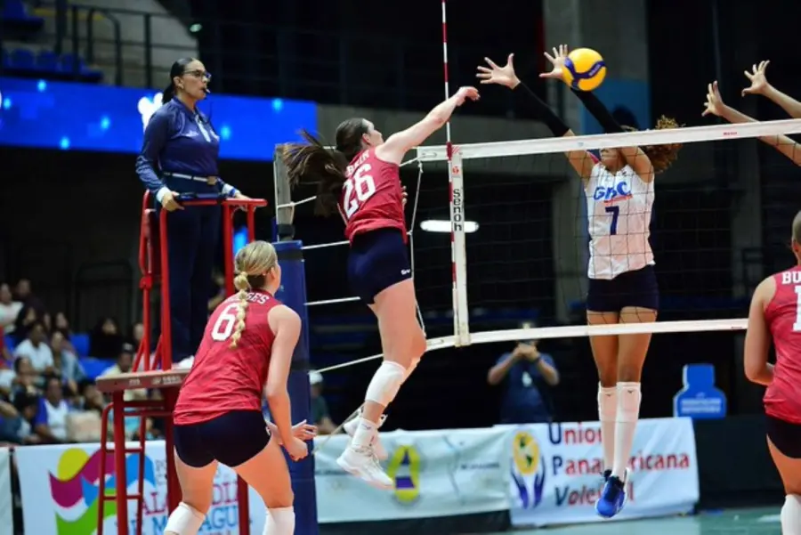 LARKIN REMATA Y KATIELLE ALONZO TRATA IMPEDIRLO