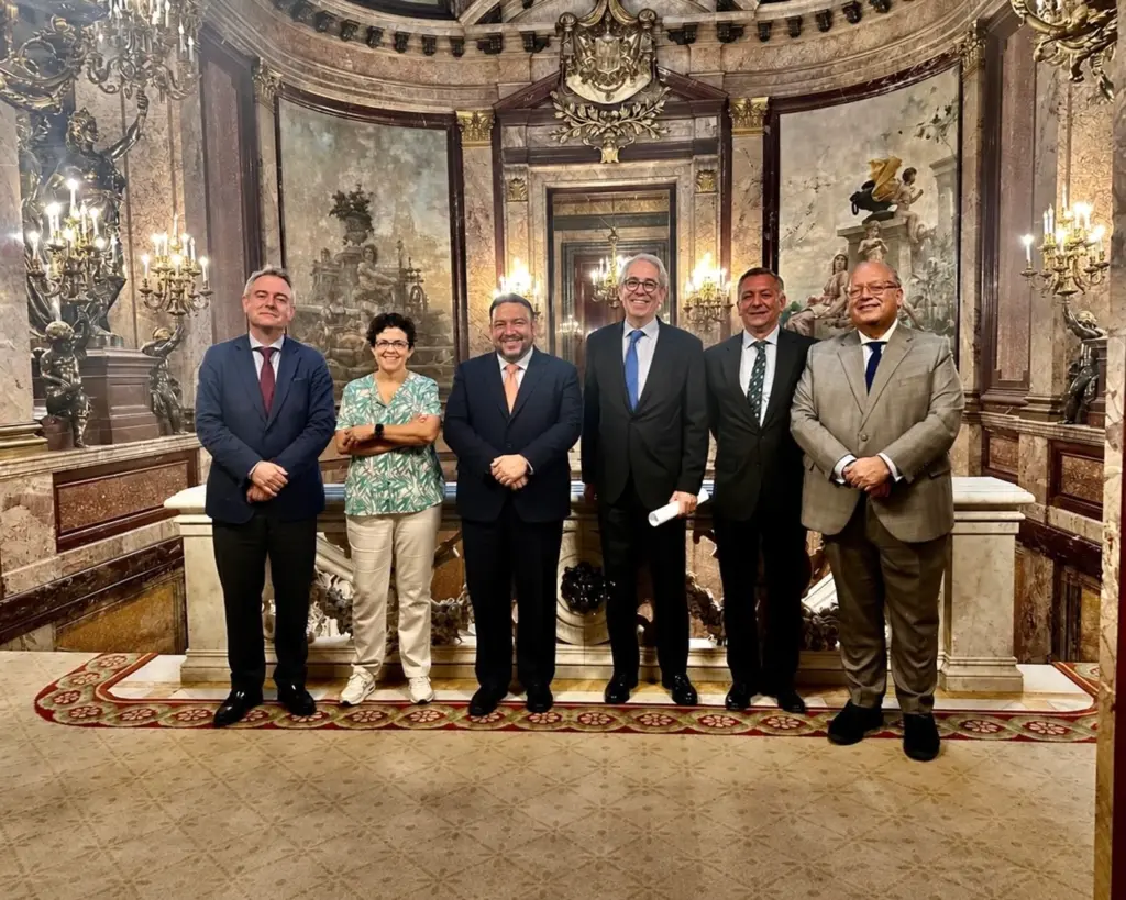 Miguel Reyes Sánchez destaca legado de la UASD durante jornada académica en la Casa de América de Madrid