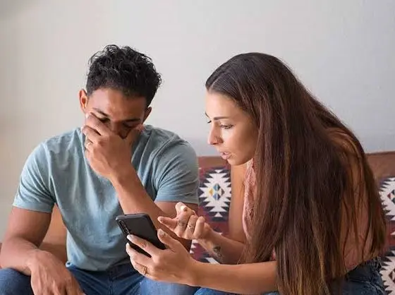 Los conflictos relacionados con los celos se repetían con regularidad.