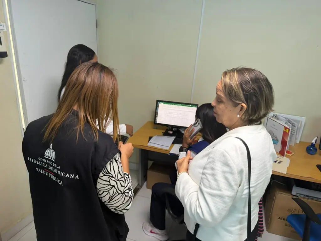 Los equipos de Salud Pública están concentrados en diferentes áreas.